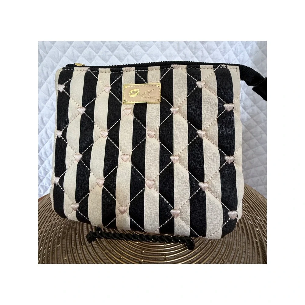 Luv Betsey pouch tone